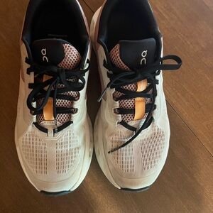 🖤SOLD🤍OnCloud athletic shoes